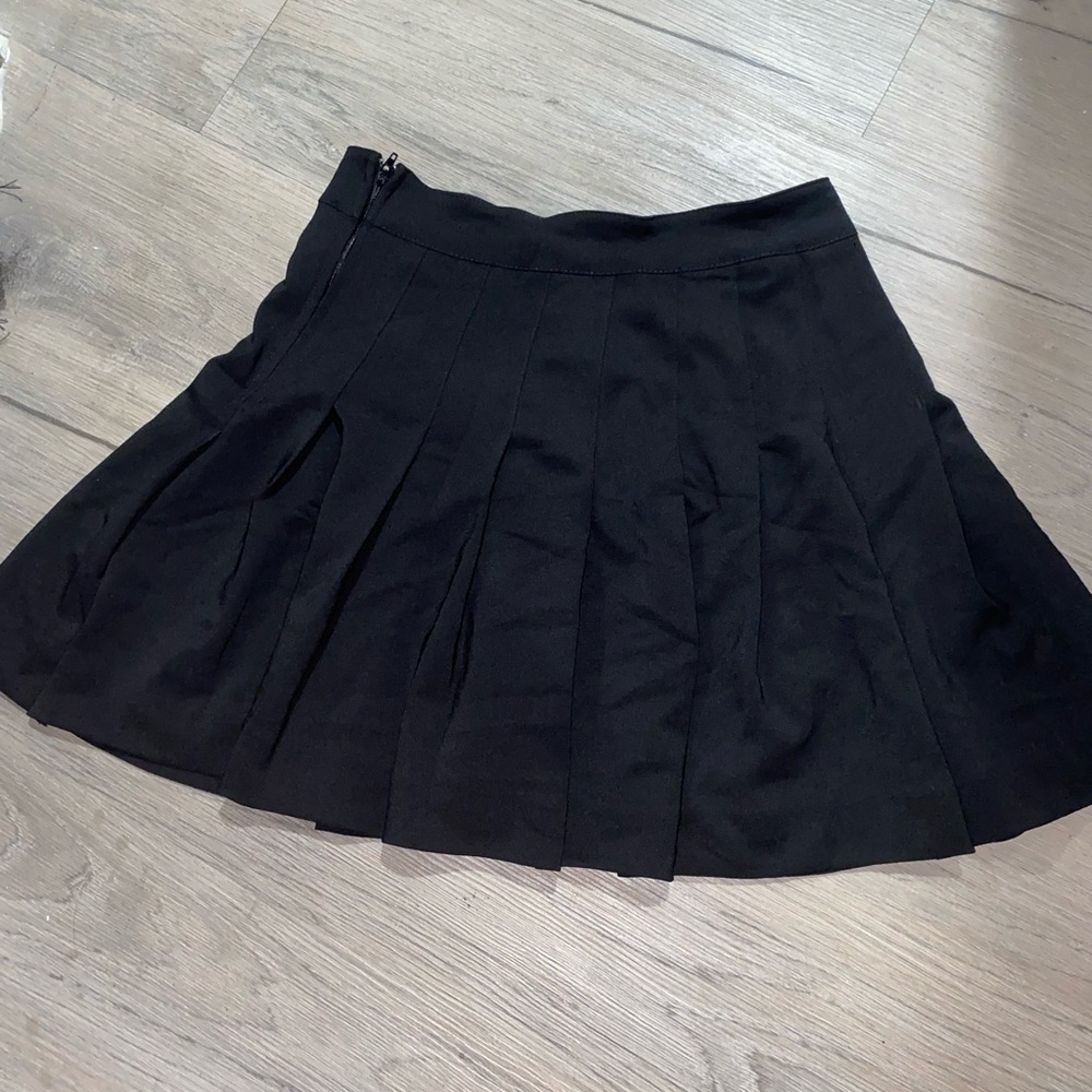 BLACK PLEATED SKIRT FOR SALE!